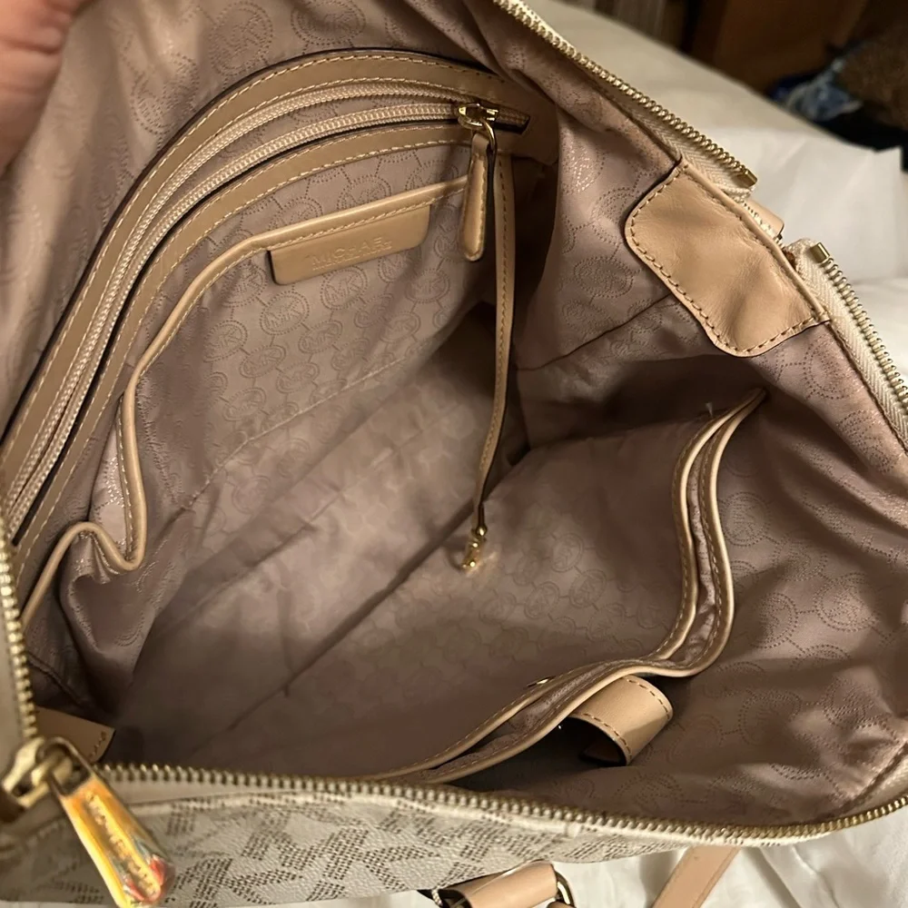 MICHAEL KORS SIGNATURE VANILLA SHOPPING TOTE SHOULDER BAG - Picture 8 of 14